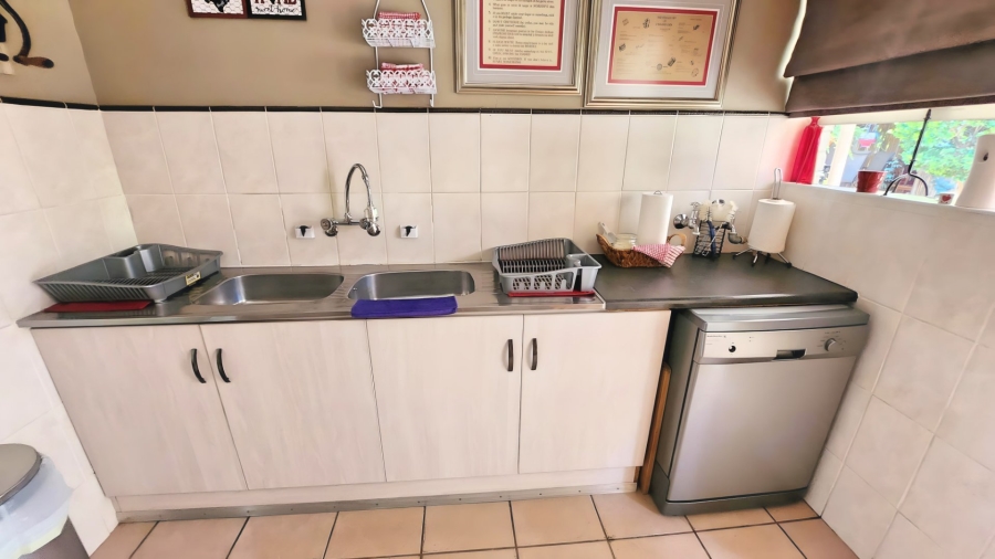 4 Bedroom Property for Sale in Wilkoppies North West